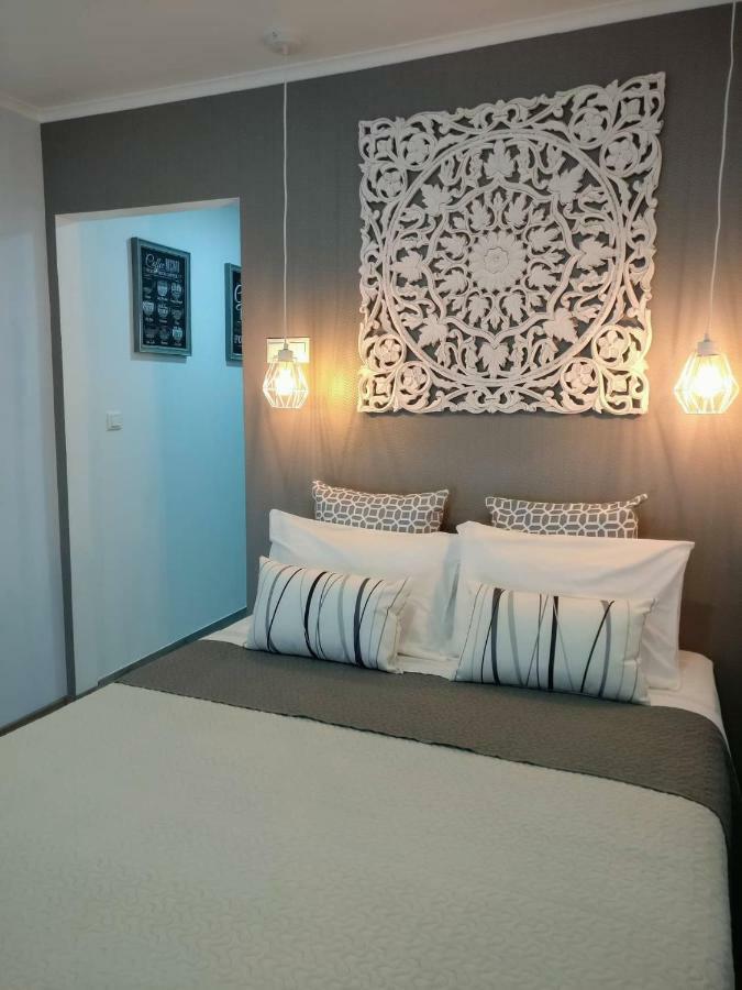 V4 Apartment *