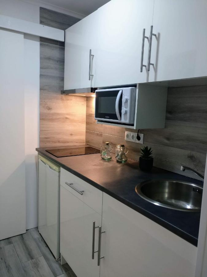 Apartment V4 *